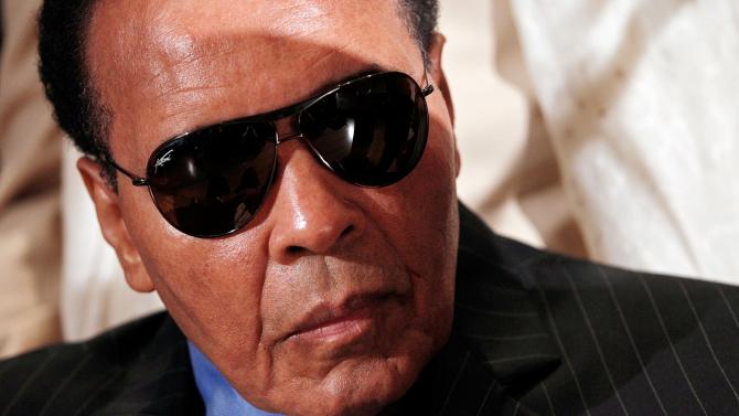 Muhammad Ali Defends Muslims, Criticizes Islamic Jihadists in Response to Trump’s Anti-Muslim Remarks