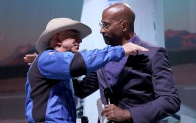Criminal justice reform advocate Van Jones receives $100M donation from Jeff Bezos