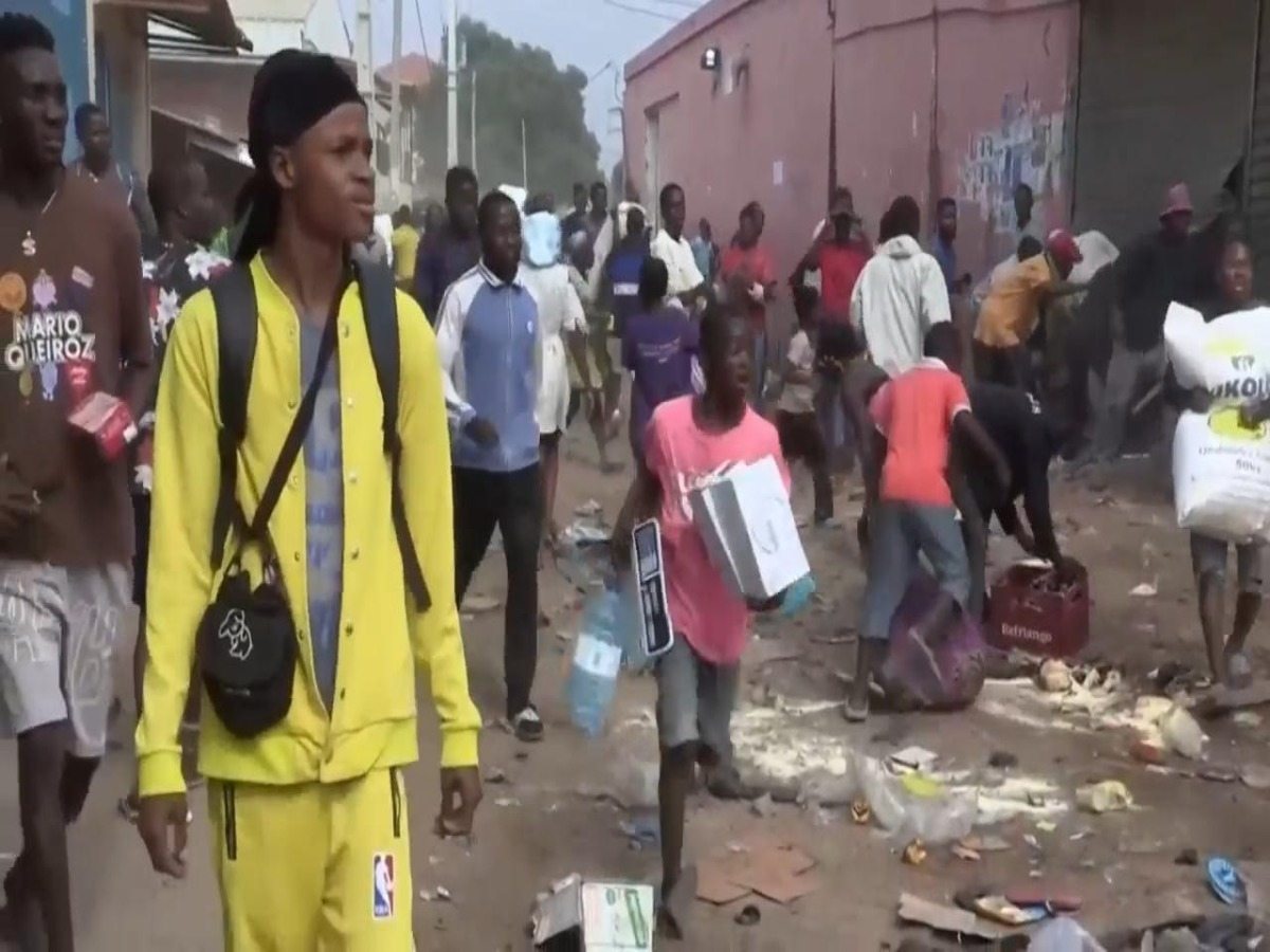 Four killed and 500+ arrested in Luanda (Angola) as fuel price hikes trigger violent protests; police restore order amid rising anger over fare increases.