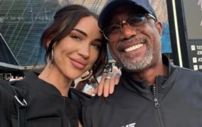 Darius Rucker and fiancée Emily Deahl intend not to plan a wedding after engagement went viral