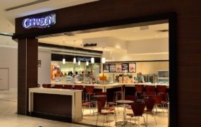 Cinnabon worker fired after video shows her going on a racist tirade at Somali customers 