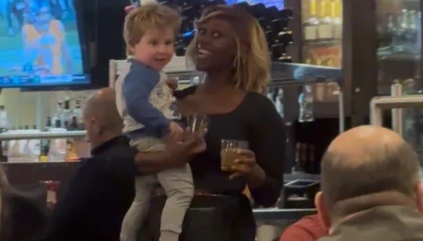 Over $10k raised for TGI Friday’s waitress filmed comforting toddler after he threw a tantrum