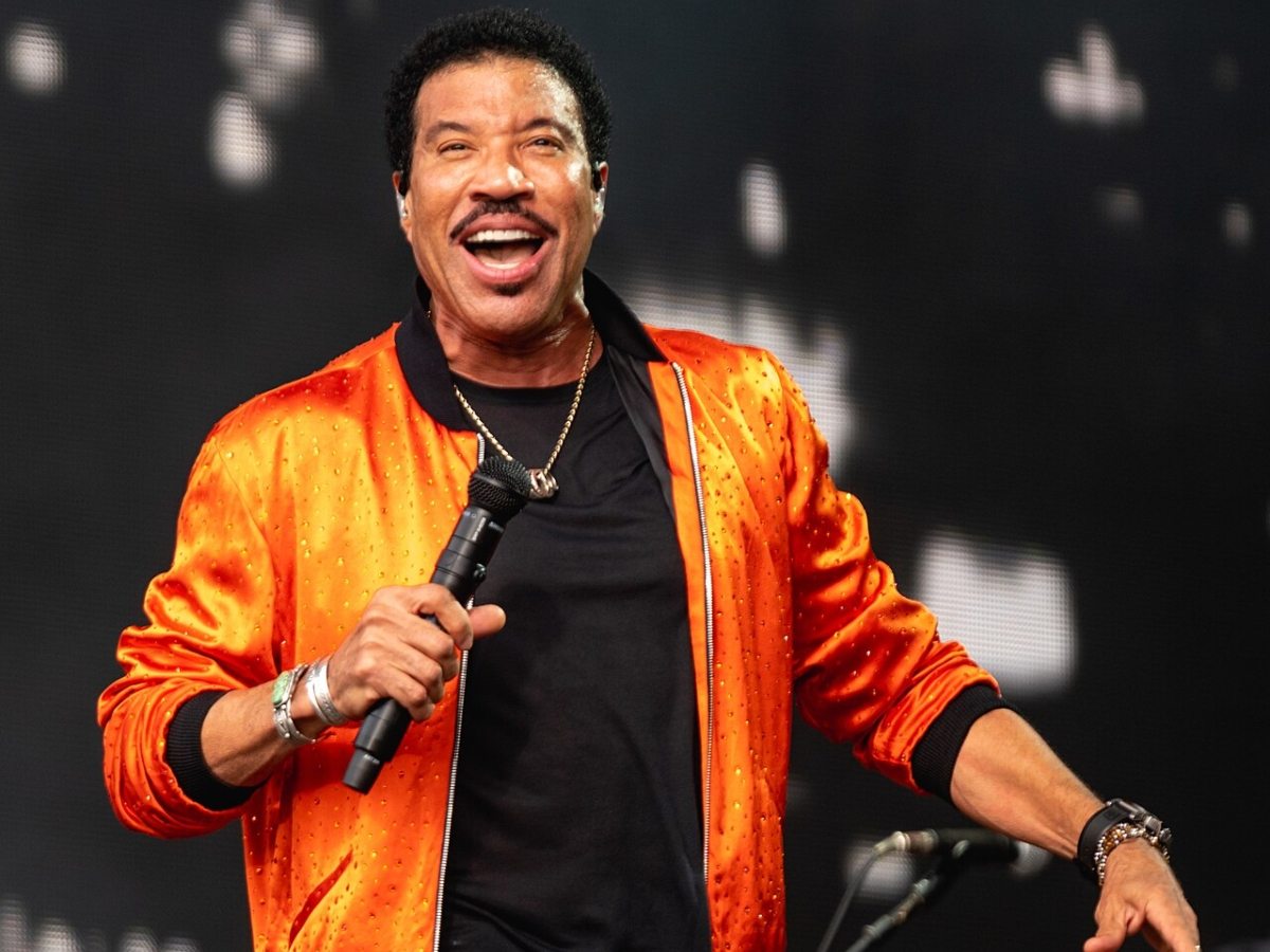 Lionel Richie being tested for cardiac-related issues in ICU